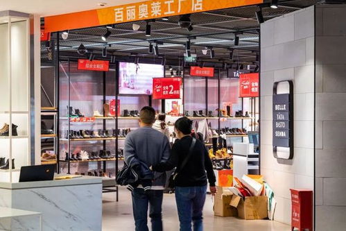 告别时刻的狂欢 昆明新世界百货关停，商家1折清仓引发抢购热潮